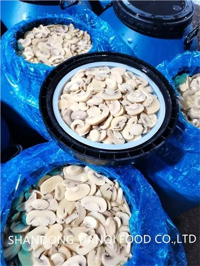 แชมปิญองราคาถูกในน้ำเกลือในเห็ดแชมปิญอง